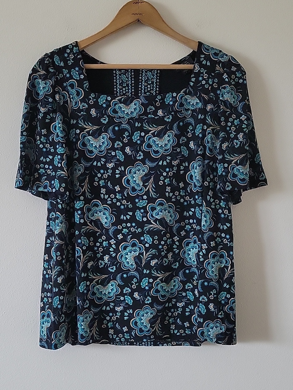J Jill Wearever Black Garden Print Square Neck Button Back‎ Top Size Small